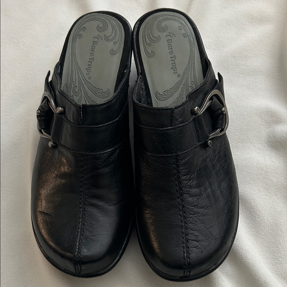 Bare Traps “nwot”Black Leather Clogs with Buckle Detail Sz: 8.5